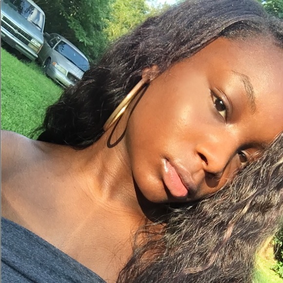 Meet your Posher, Tyniah - Picture 1 of 1